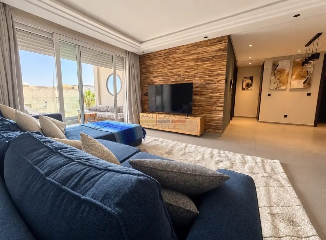 Furnished apartment with terrace near the beach