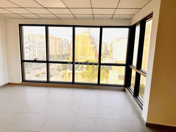 ZU VERMIETEN – BÜROFLÄCHE VON 112 m² MIT PARKPLATZ