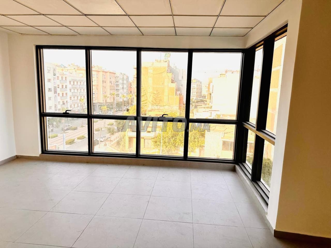 ZU VERMIETEN – BÜROFLÄCHE VON 112 m² MIT PARKPLATZ