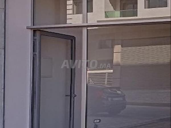 متجر مزود بالتجهيزات في حي مرس السلطان
