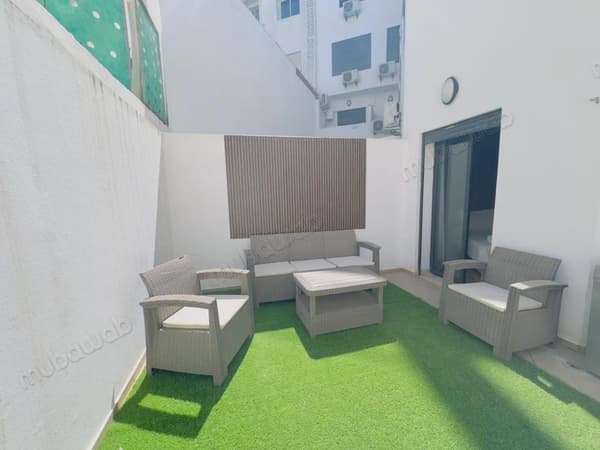 Vend appartement à Bourgogne Est. 1 chambre. Parking et terrasse