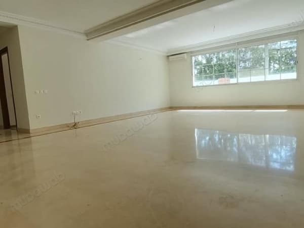 Tres grand appartement location vide a ain diab