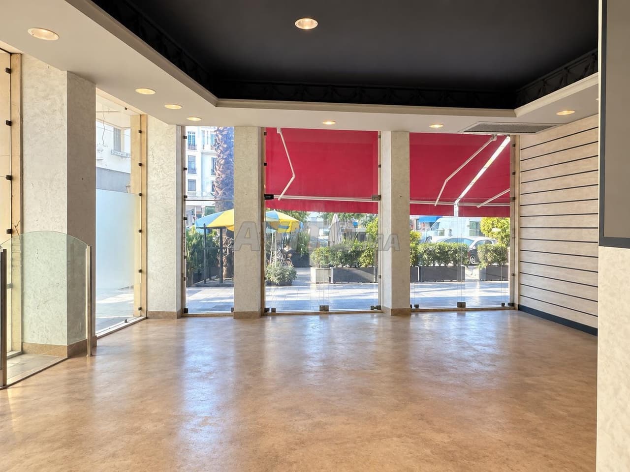 Commerce à vendre 380 m² Emplacement stratégique