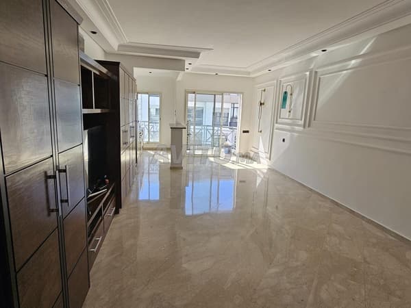 À VENDRE – MAGNIFIQUE STUDIO – BD SOCRATE
