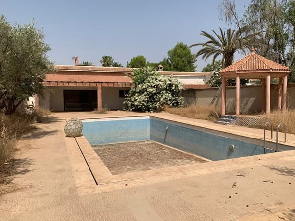 Villa sur Terrain Titré de 5 000 m² ROUTE FES