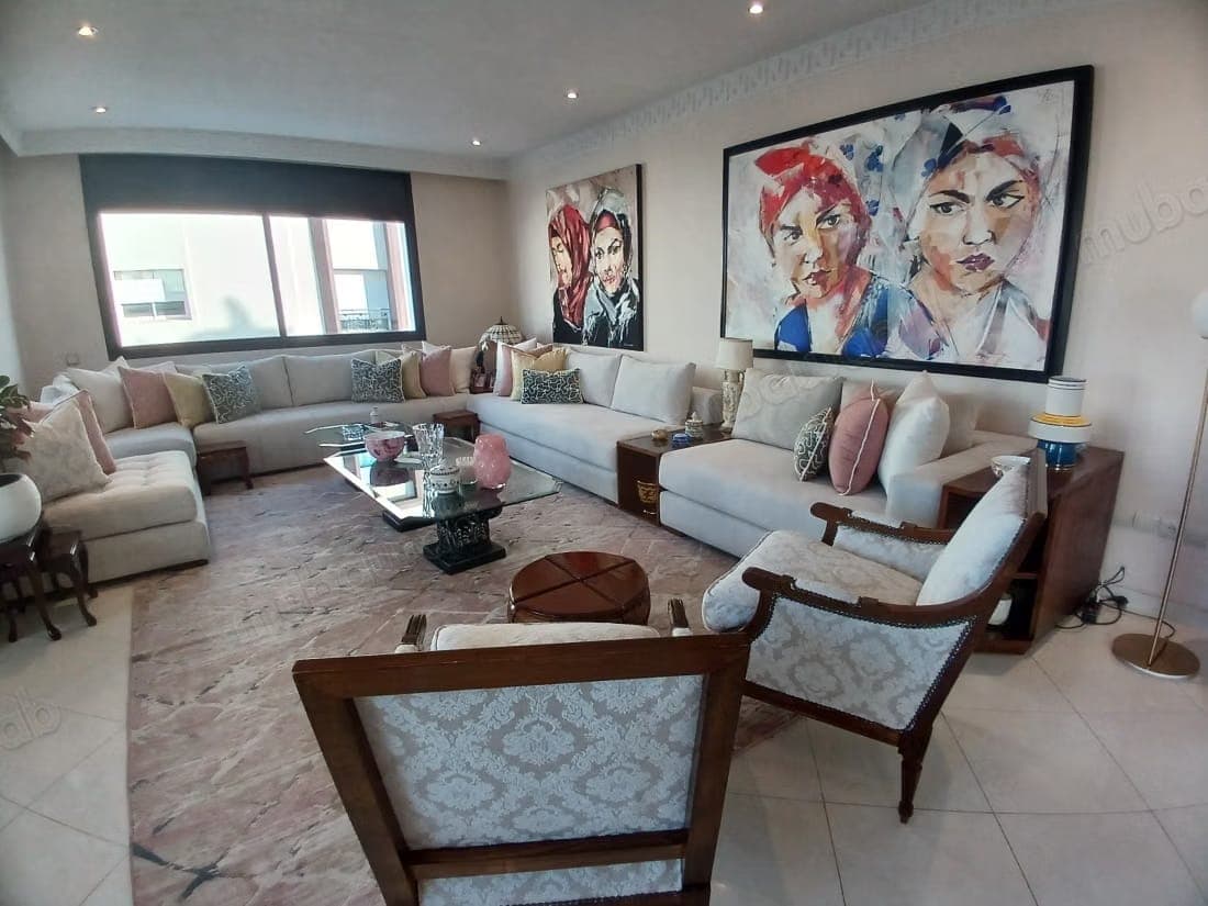 Superbe appartement à louer à Riyad. Superficie 320 m². Air conditionné et cheminée