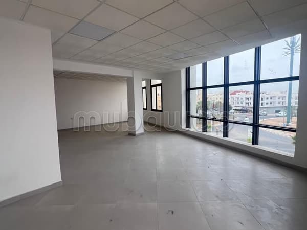 Plateau de bureau à louer de 61m² bien situé sur double voie