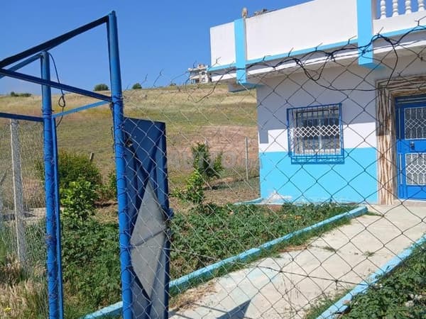 Terreno vicino alla strada nazionale che collega Tangeri a Tetuan