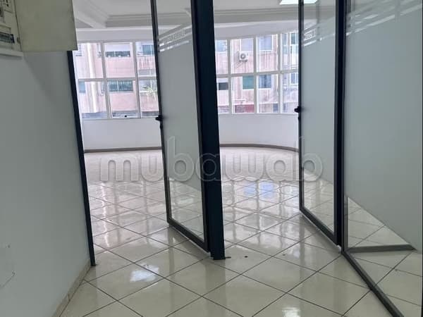 طابق مكتب للإيجار