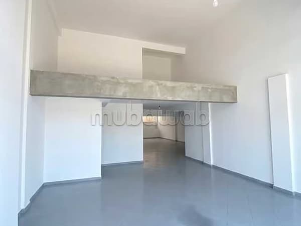 Local commercial à Louer de 175.0 m² à Dar Bouazza, Errahma