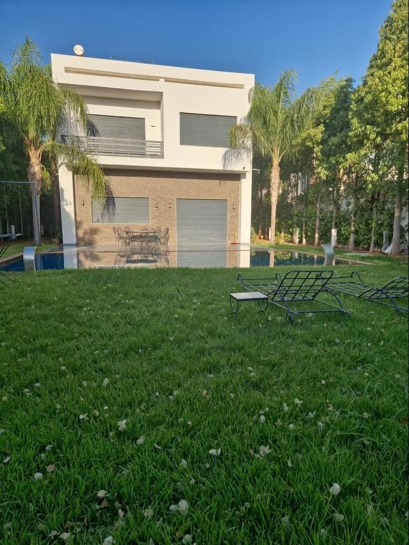 Charmante villa contemporaine meublé en location
