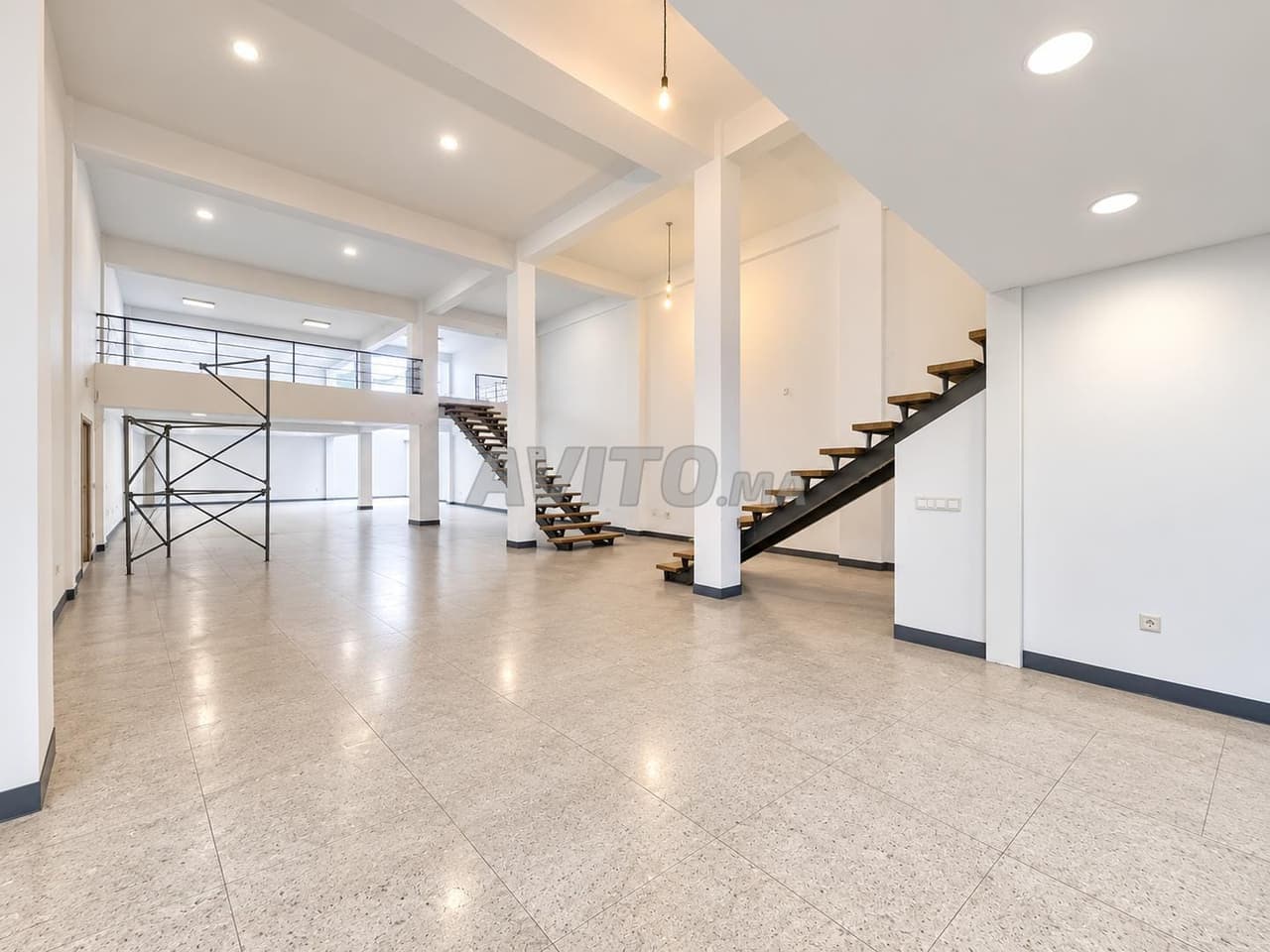À LOUER – LOCAL COMMERCIAL 350 M² BLV GHANDI