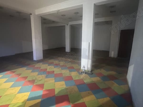 Magasin à louer de 125m² 3 rideaux bien situé à El Houda