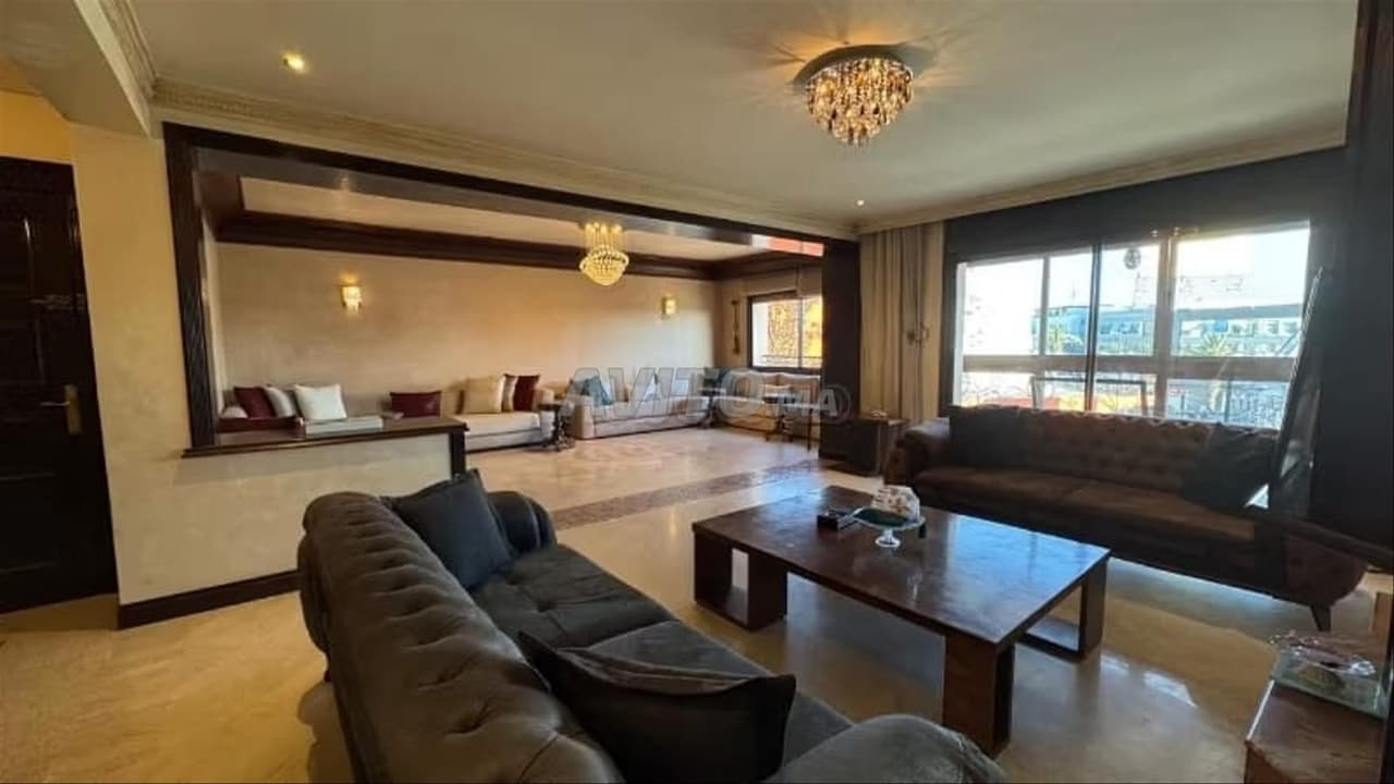 TE HUUR, APPARTEMENT MET 3 SLAAPKAMERS GEMEUBILEERD OP RIVIERA