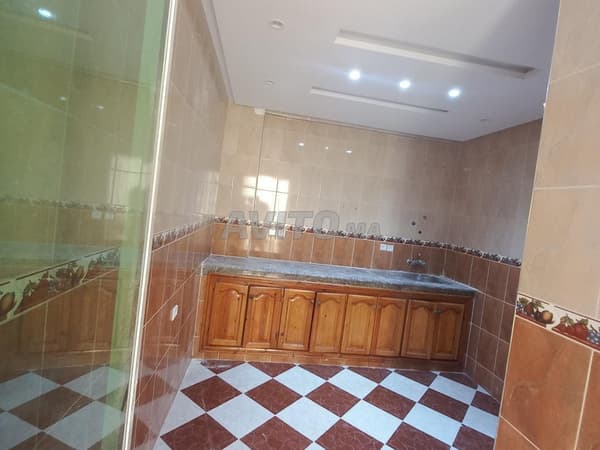 Ground-floor apartment with terrace 118 m², elevator, syndic