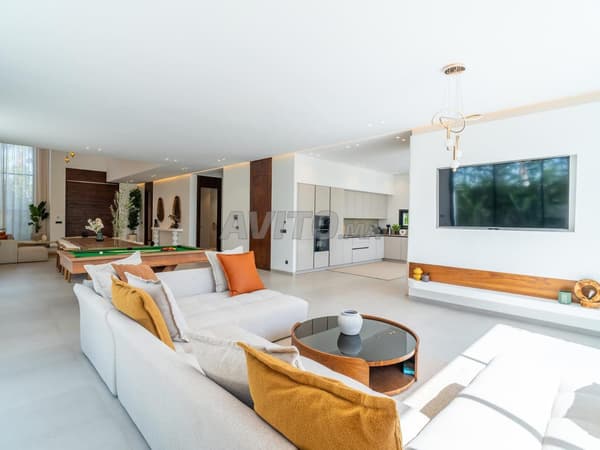 Magnifica villa nuova in una residenza sorvegliata