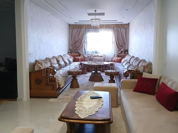 Appartement à vendre à Hay Hassani. 3 chambres agréables. Bien meublé