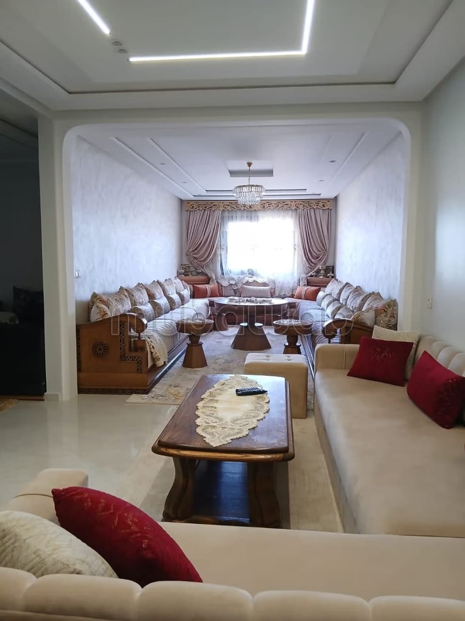 Appartement à vendre à Hay Hassani. 3 chambres agréables. Bien meublé