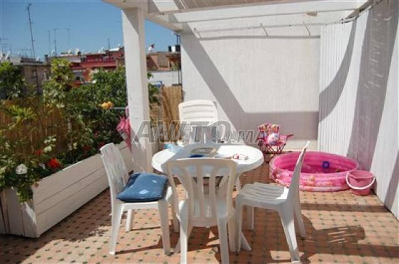 Bonito piso amueblado con terraza en la Place Pietri