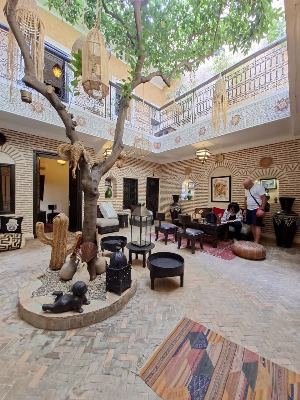 RIAD ZITOUN – Au Carrefour de la Médina de Marrakech Riad d'exception de 9 suites – Titre…