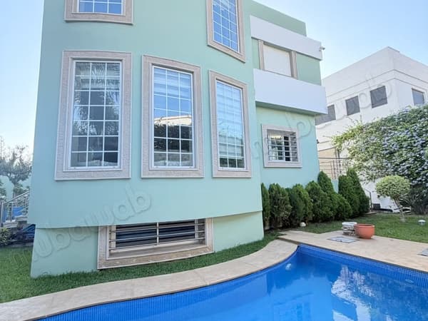 Superbe, villa en location avec piscine et jardin