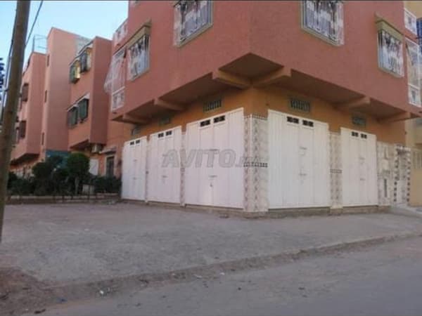 Magasin 87m 2 façades avec terrasse