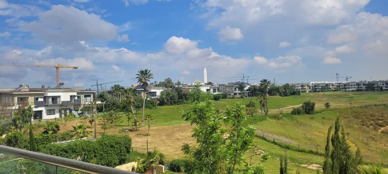 Uitzonderlijk gemeubileerd duplex met panoramisch uitzicht op de golfbaan