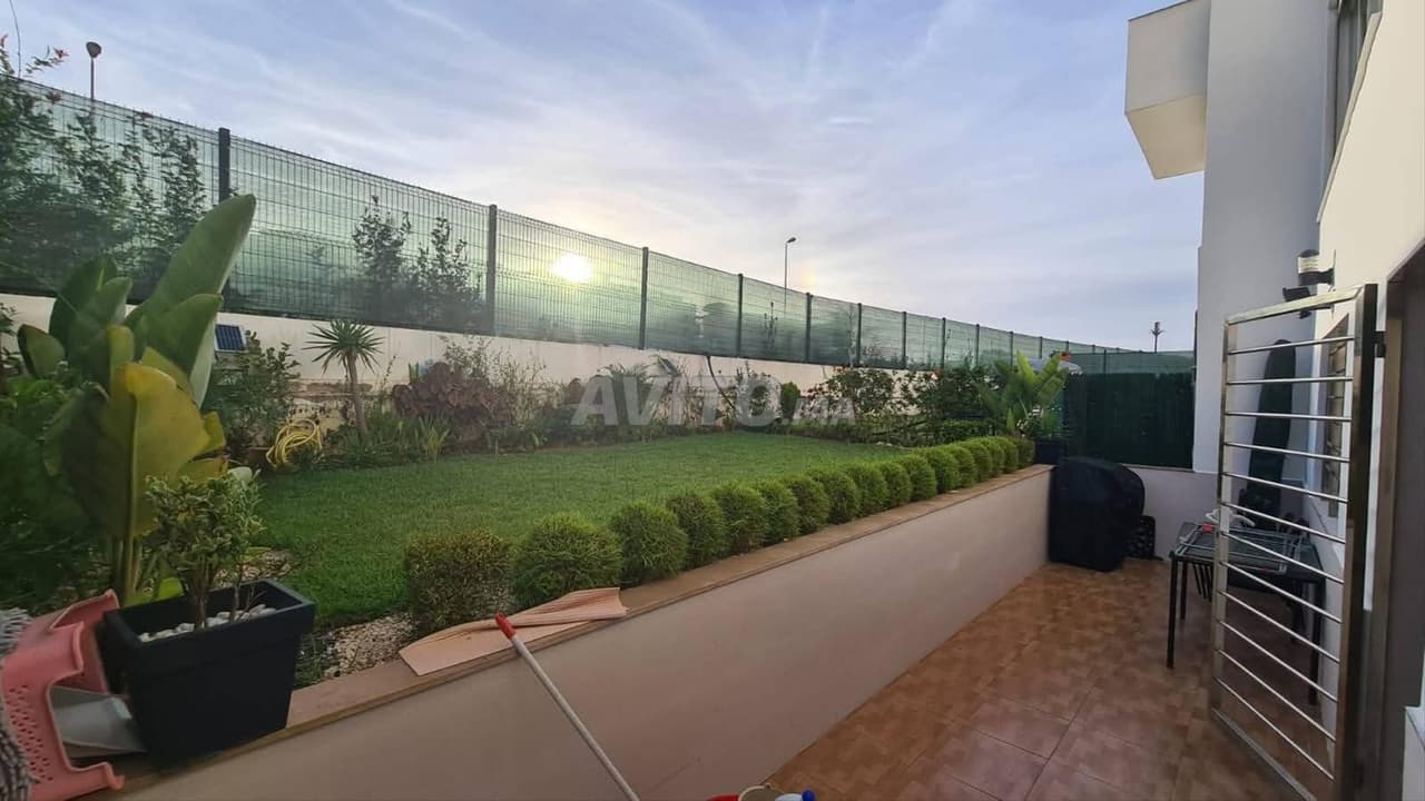 Bungalow à vendre 245 m² à Skhirat rez de jardin