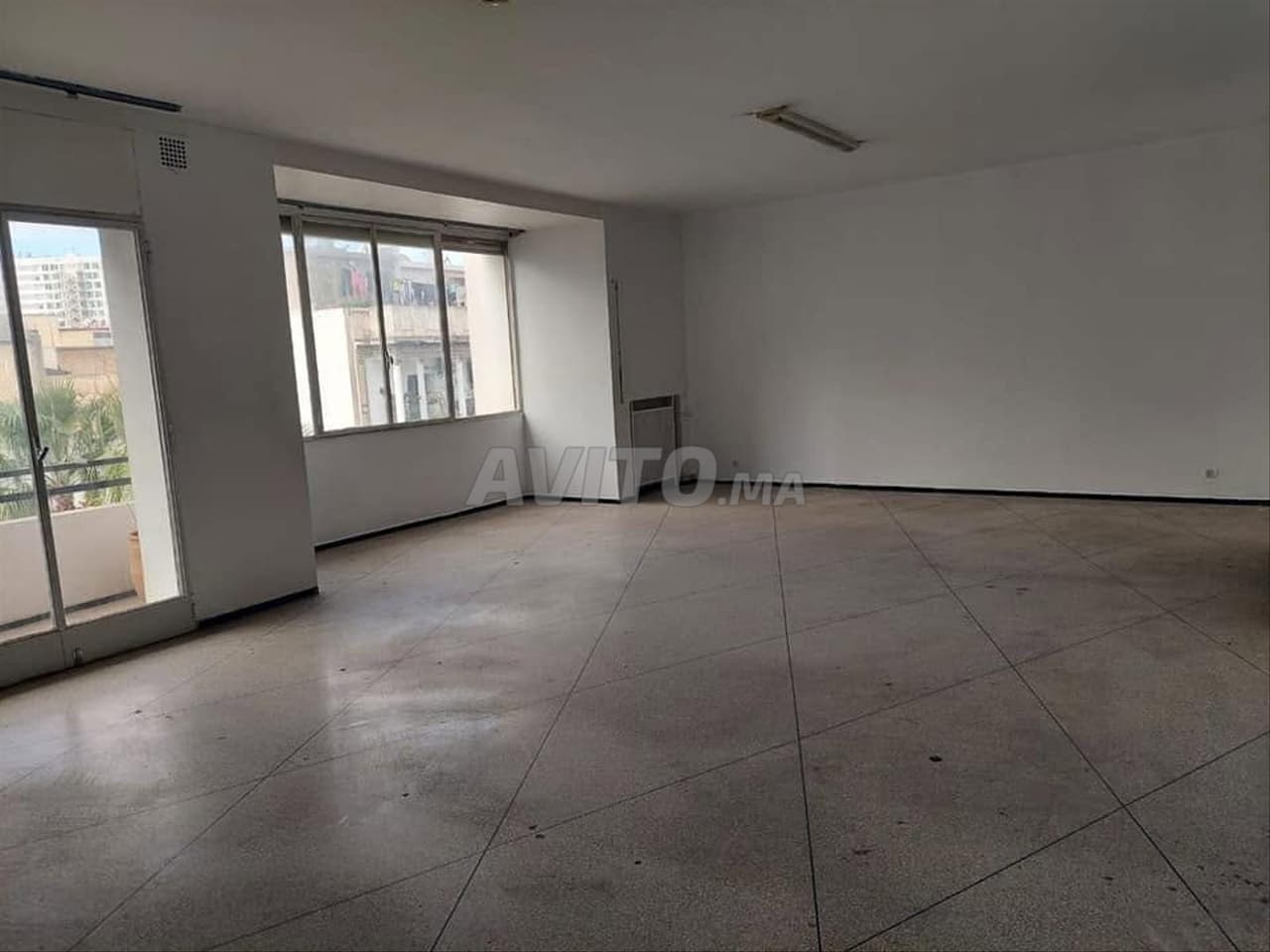 Großzügiges Großraumbüro, 4 Zimmer, 260 m², zu vermieten am Boulevard Mers Sultan