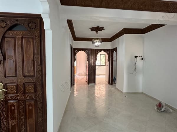 Très bel appartement 3 chambre vide à Rouidat. 100 mètre