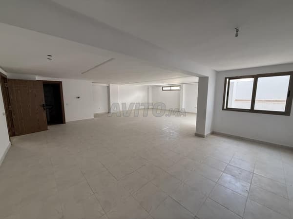 Spacieux bureau de 97 m² à louer avec terrasse