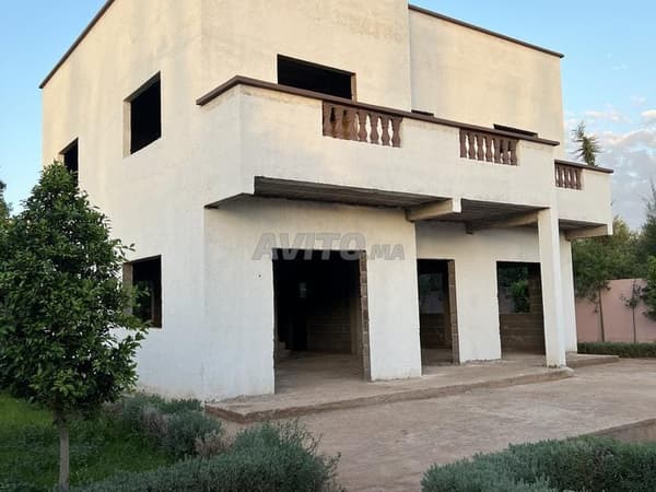 Halfafgewerkte villa te koop – | Plan en bouwvergunning