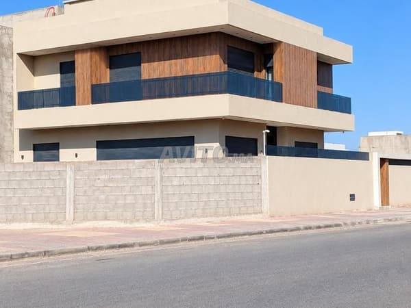 Halfvrijstaande villa van hoge standing te koop – Targa