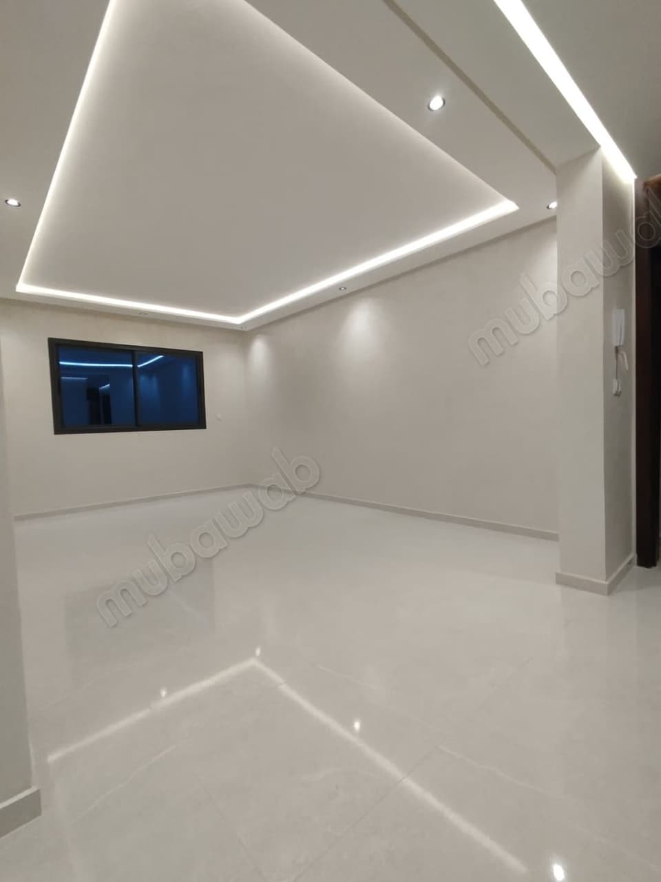 Bel appartement à vendre à Martil. Surface totale de 62 m². Porte solide, salon marocain…