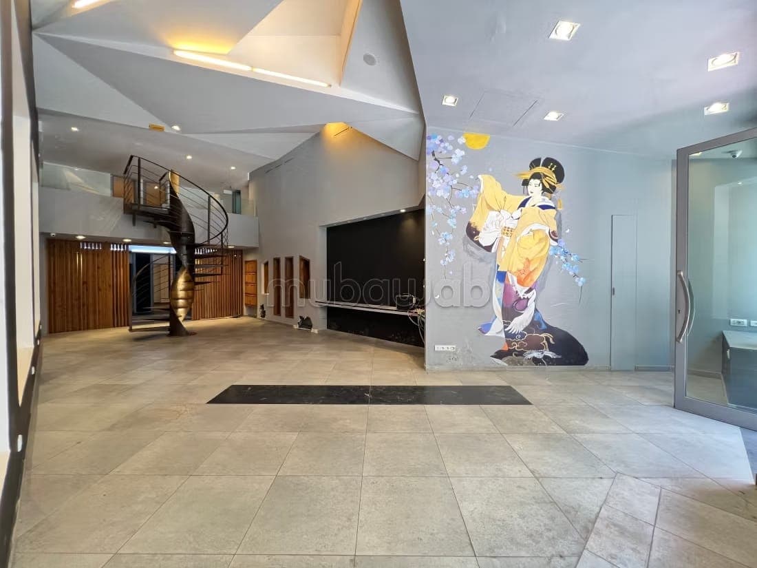 Beau local commercial en location à Racine. Surface de 97 m². Service de concierge et…
