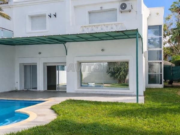Location Villa de Standing Bien Située Aïn Diab