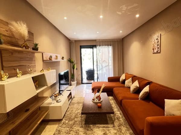 Très bel appartement en location à Guéliz. 6 pièces confortables. Bien meublé