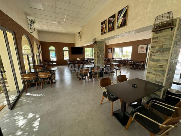 Café équipé à louer à Fadesa