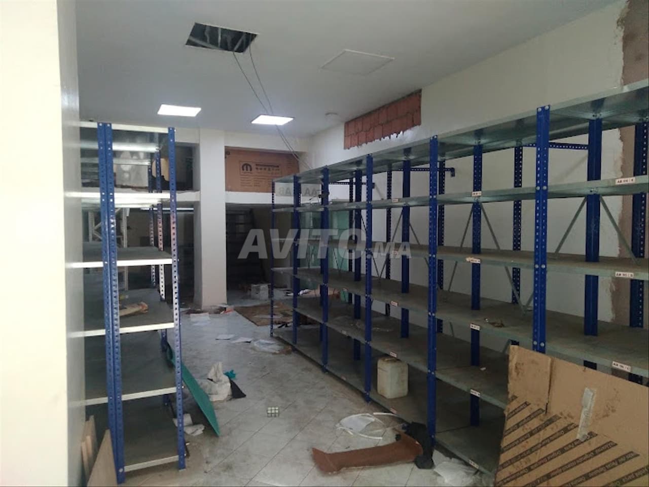 Winkel van 60m² naast de bd Abdelmoumen