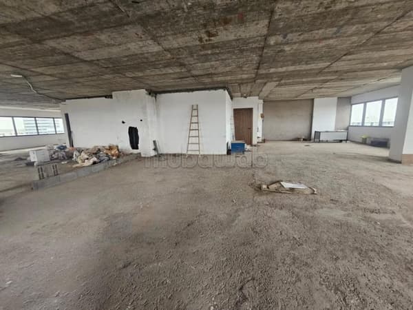 New 320 M² Office For Rent, High Floor