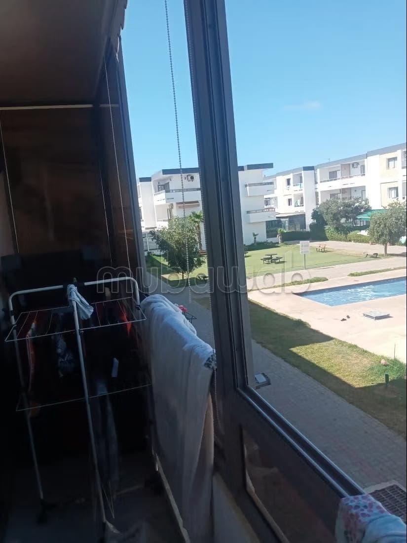 Te koop een mooi gemeubileerd appartement met zwembad