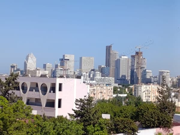 Oulfa, Bureau de 88 m² avec garage, dans un immeuble de bureaux neuf haut standing