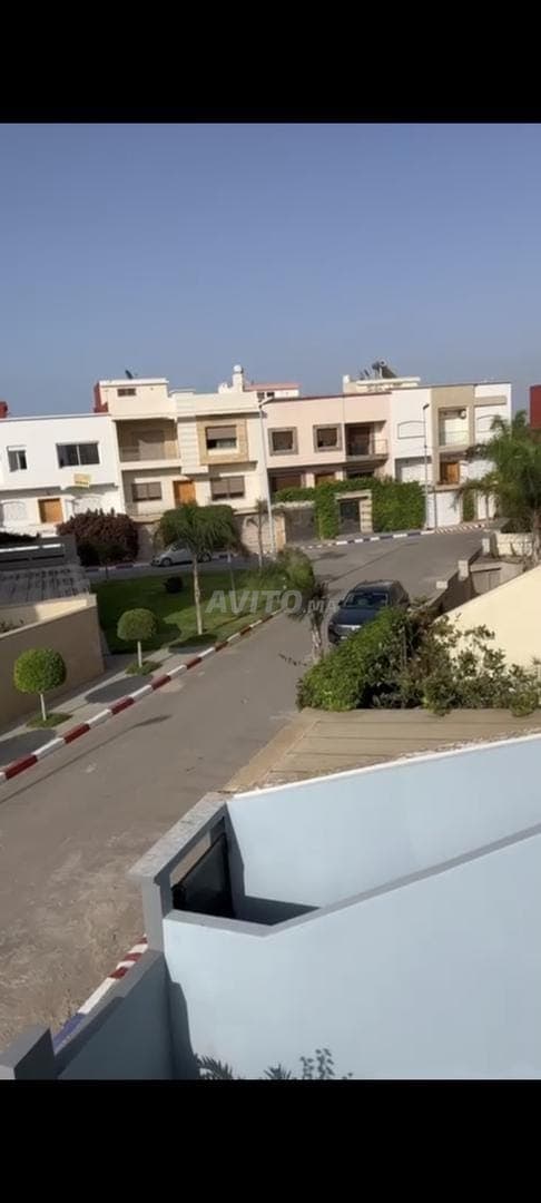Goed verlichte bovenwoning villa te huur