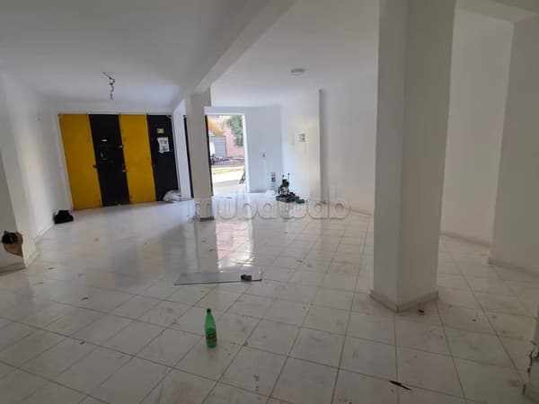 Magasin commercial à vendre de 58 mètres Meknes précisément dans le Parc Trois, presque…