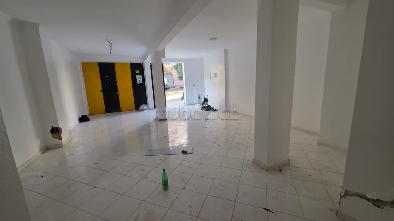 Magasin commercial à vendre de 58 mètres Meknes précisément dans le Parc Trois, presque…