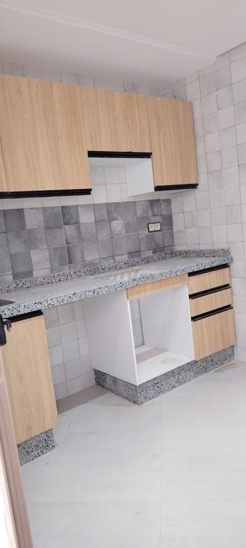 Appartement à vendre au premier étage près de la nouvelle gare routière