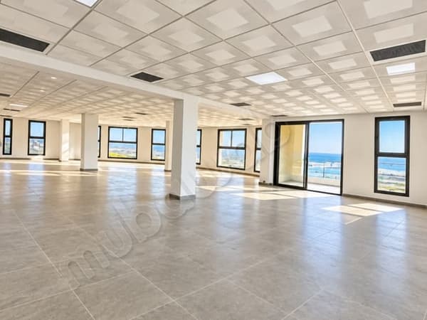 À vendre – plateau de bureaux d'exception de 473 m², vue panoramique sur l'océan – aïn…