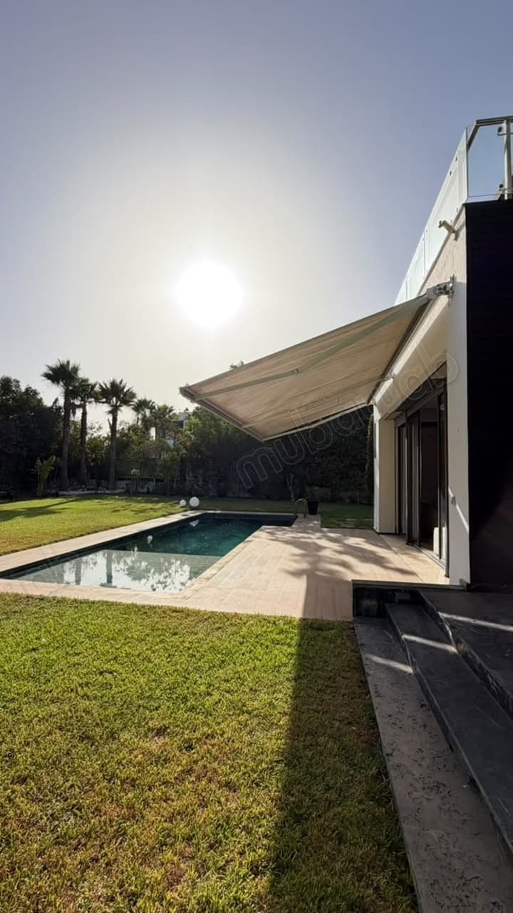 Bouskoura, à vendre une villa exceptionnelle avec piscine et 4 chambres