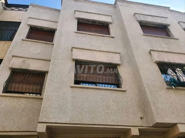 Appartamento di 90m² con 3 facciate e garage in vendita a Hiba