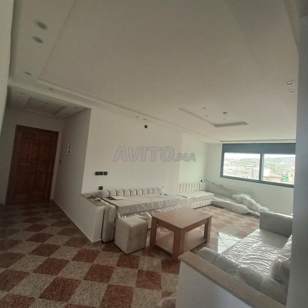 Empty apartment 76 m², elevator, building management